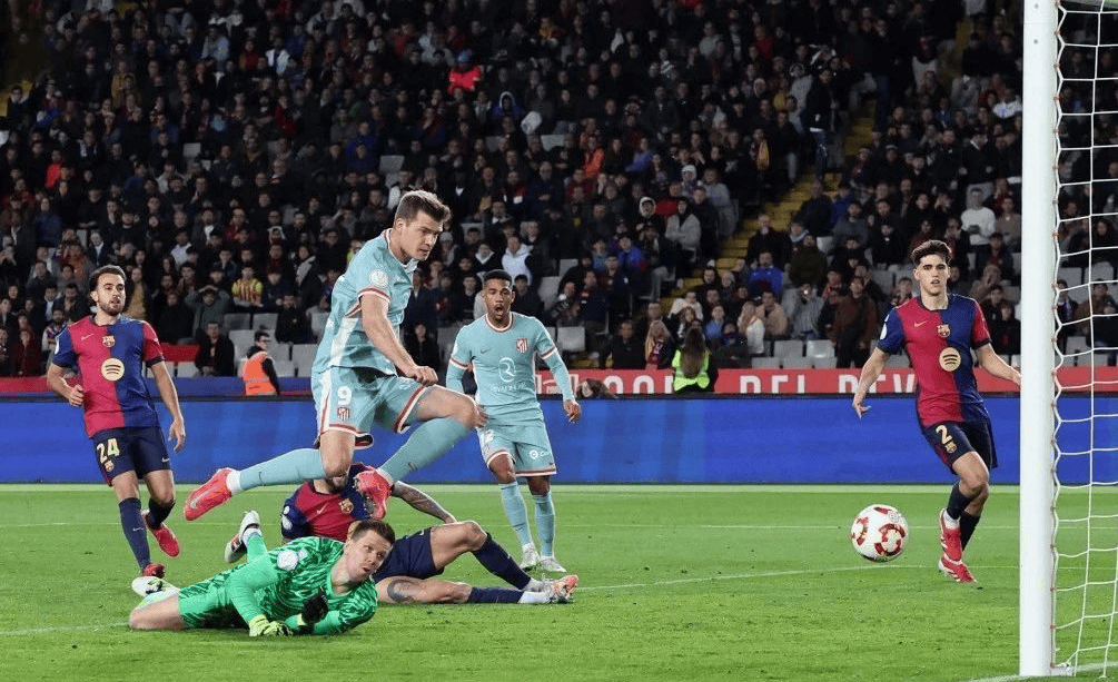 爱游戏体育-包含里程碑夜皇家社会防线松动；国王杯转会期刷纪录；态度坚定；轮换策略成焦点的词条