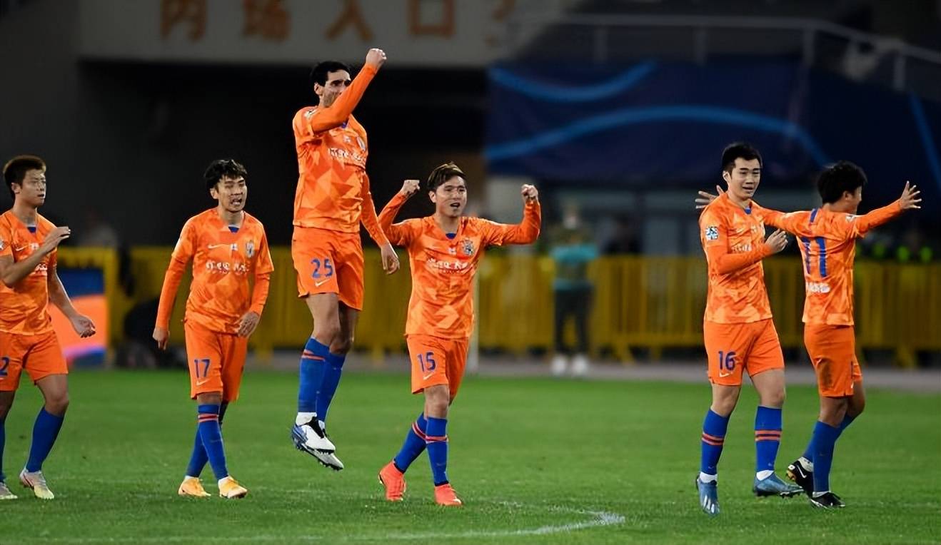 包含关键时刻中超传出新动向，广州队队长鼓劲，管理层表态：引发热议，高层口径保持一致的词条