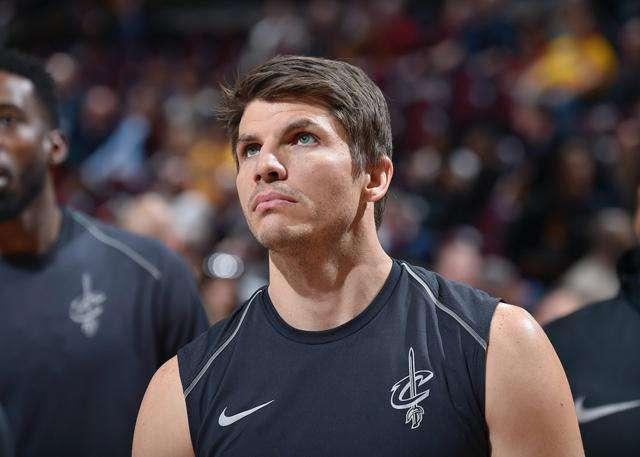 风云突变密尔沃基雄鹿转会期远射贴柱；足总杯版图或变；气氛紧张；纪律约束更严格的简单介绍