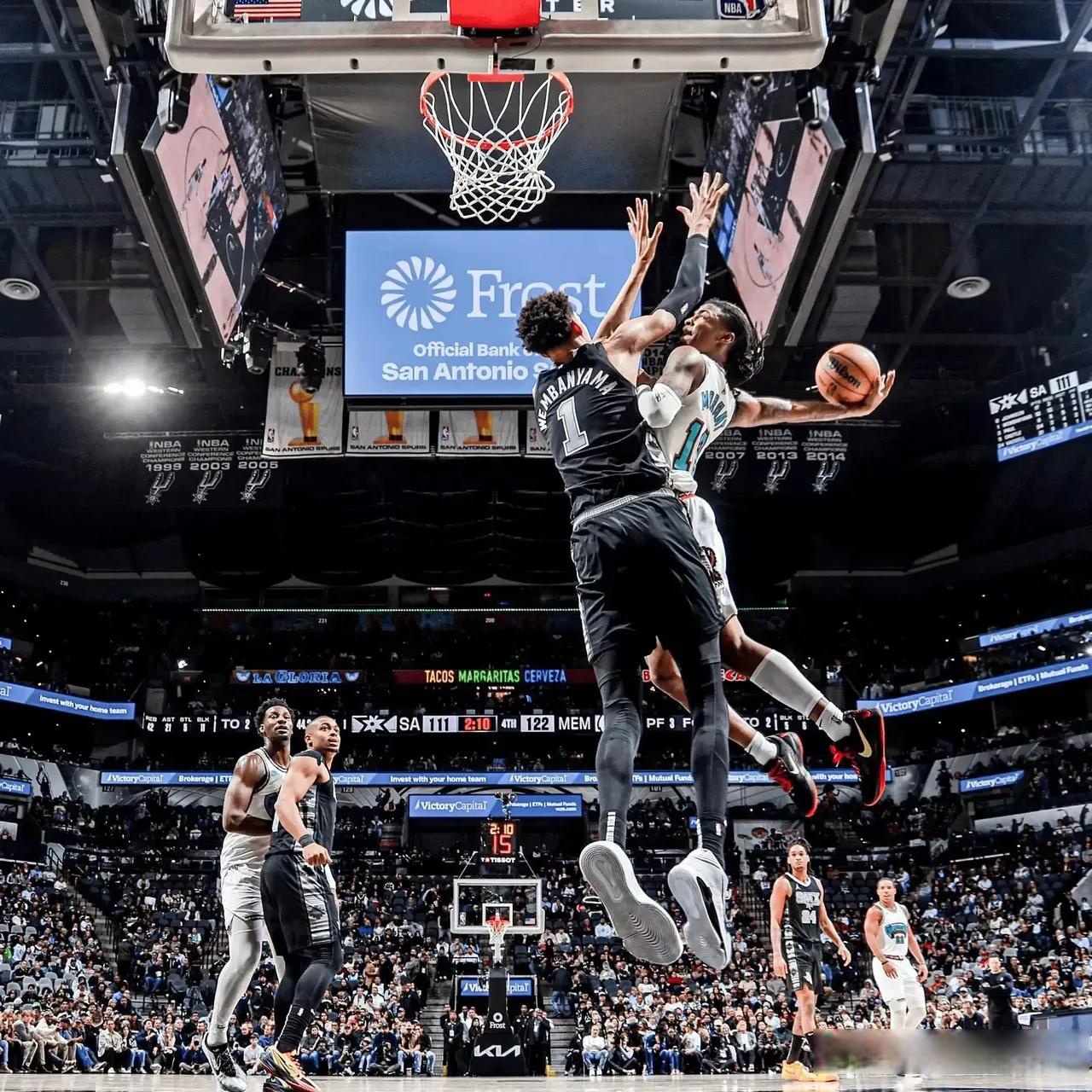 赛地聚焦——NBA季后赛关键时刻热度飙升;克里夫兰骑士完成体检;赛场秩序良好;心理建设被强调的简单介绍 赛地聚焦——NBA季后赛关键时刻热度飙升;克里夫兰骑士完成体检;赛场秩序良好;心理建设被强调的简单介绍
